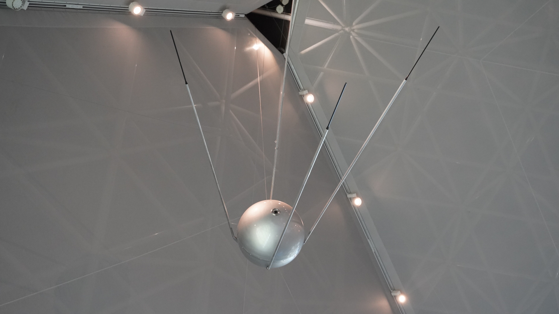 Sputnik I: inicia la era espacial