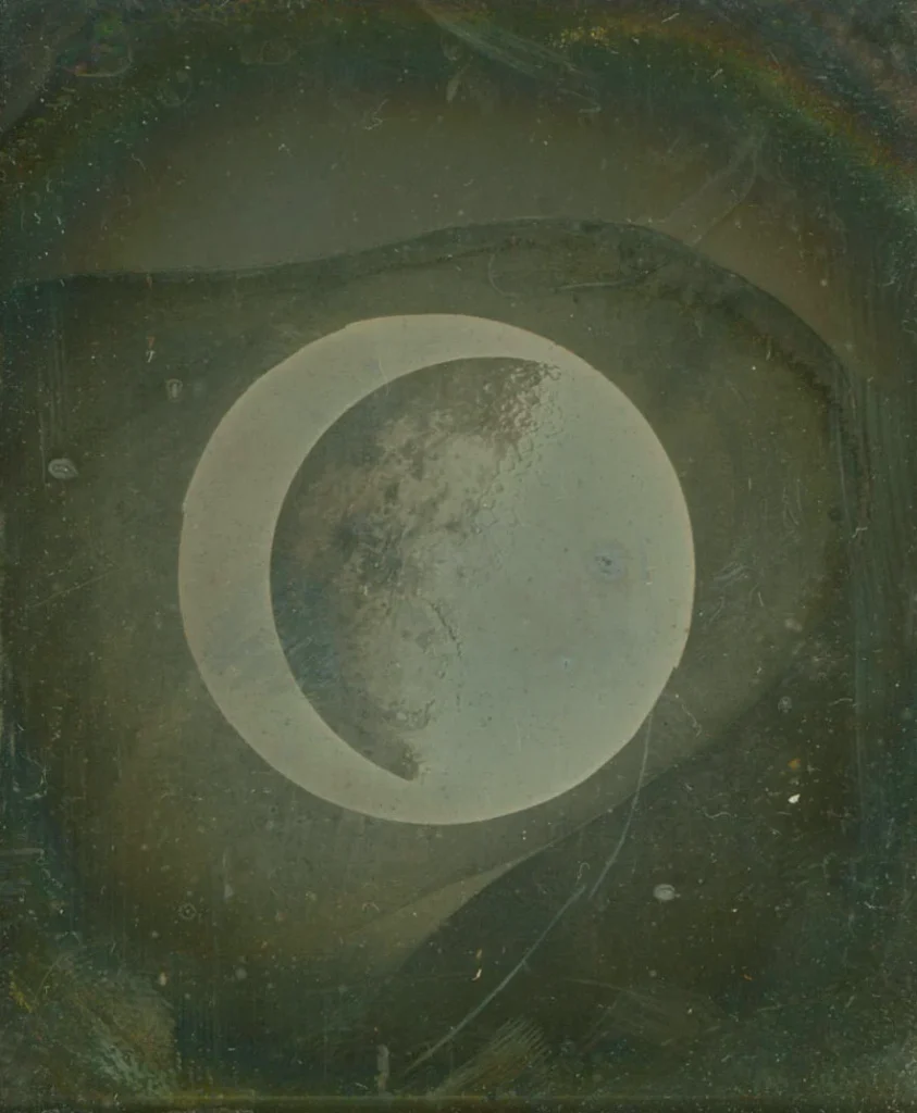 Daguerrotipo de la Luna obtenido por John William Draper el 16 de marzo de 1840.